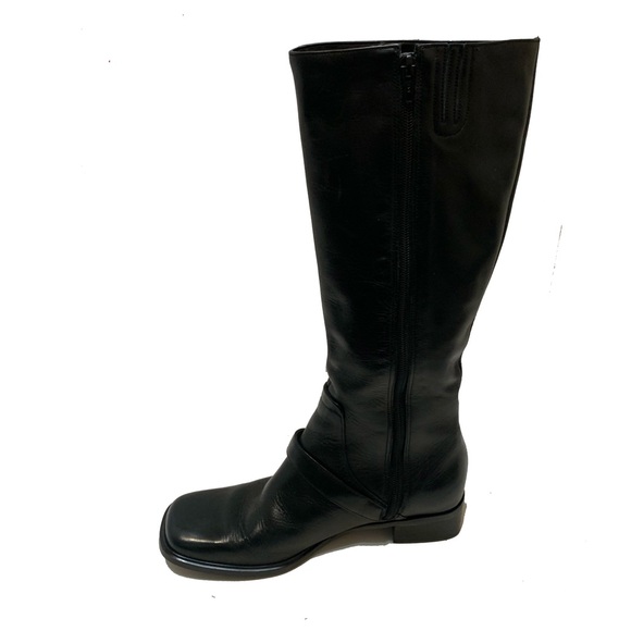 Etienne Aigner Black Leather Boots with Gold Buckle - Picture 6 of 9